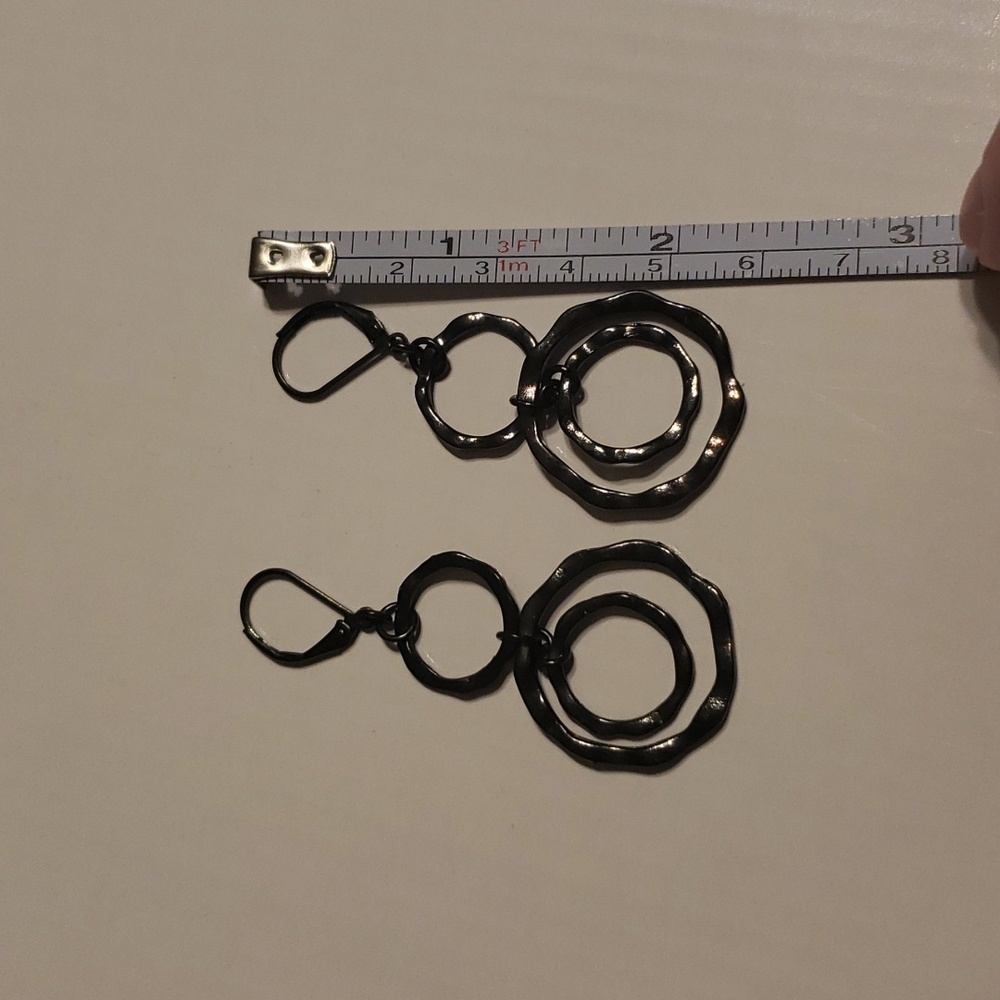 55. Black dangling earrings - Picture 2 of 4